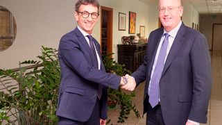 Valerio Soli, CEO of Marchesini Group (left) and Joe Hoff, Chairman and CEO of AST (right). (Source: Marchesini)