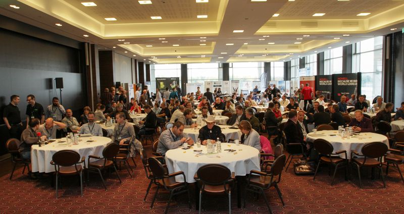 Voller Saal vor den Keynotes (Thomas Rupp)