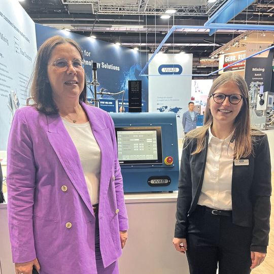 Michelle Kretzschmar (rechts), Marketing Specialist bei Willy A. Bachofen und PROCESS-Redakteurin, Doris Popp.(Bild:  WAB, PROCESS)