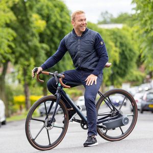 Mitentwickelt wurde der Antrieb von Sir Chris Holy. Holy ist mehrfacher Bahnrad-Olympiasieger und -Weltmeister. (Bild:  Skarper)