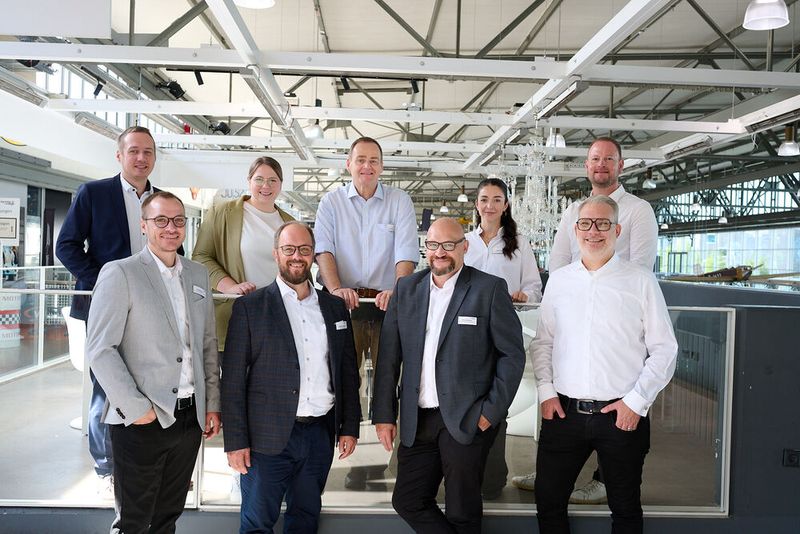 Team Aagon: (v. l. oben): Sebastian Möller, Lisa Tschann, Jürgen Vogler, Sophie Janzen, Henning Schlieper; (v. l. unten): Phillipp Mähl Channel, Sebastian Weber, Markus Benker, Philipp Naujoks  (Bild: Aagon)