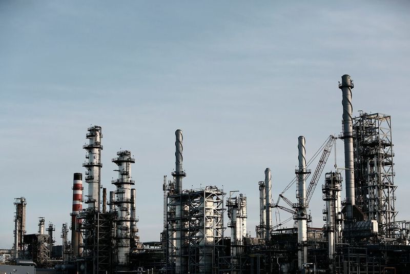 07. Chemical Cluster Delfzijl:
Auf Platz sieben der größten Chemiestandorte in Europa liegt das Chemical Cluster Delfzijl. Geographisch befindet sich das Chemiecluster direkt an der niederländischen Nordseeküste in der unmittelbaren Nähe von Groningen. Fünfzehn Prozent des Outputs der chemischen Industrie des Landes werden auf dem ca. 1400 ha großen Gelände produziert. Aktuell stehen noch 435 ha als Freifläche für weitere Ansiedlungen zur Verfügung. (Symbolbild)  
 (gemeinfrei)