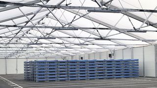 Die voll isolierte Leichtbauhalle der H-Line-Serie von Röder eignet sich optimal zur Lagerung von klimaempfindlichen Gütern. (Röder)