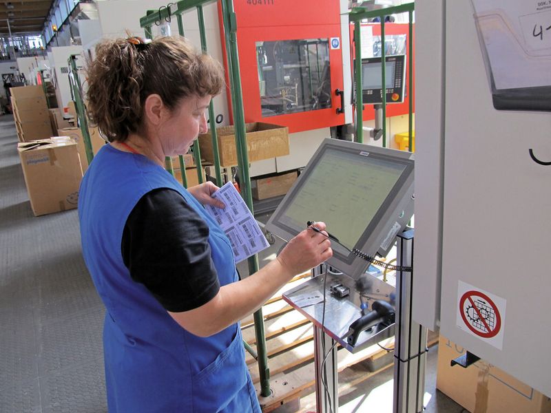 Bild 3: Konfigurierbare Dialoge am Datenerfassungsterminal machen MES flexibel. Das steigert die Akzeptanz beim Anwender. (Bild: MPDV)