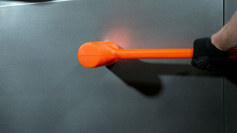 Der Cybertruck ist aufgrund seiner speziellen Stahllegierung sehr robust. (Bild: Tesla)