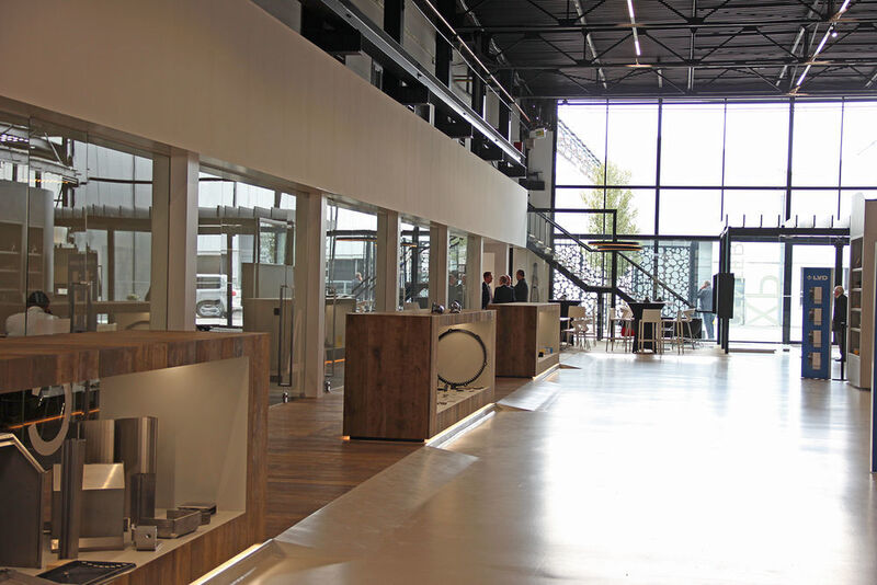 Neben der Ausstellungshalle beherbergt das Experience Center auch zahlreiche kleinere Räume für Seminare oder Besprechungen. (Itasse)
