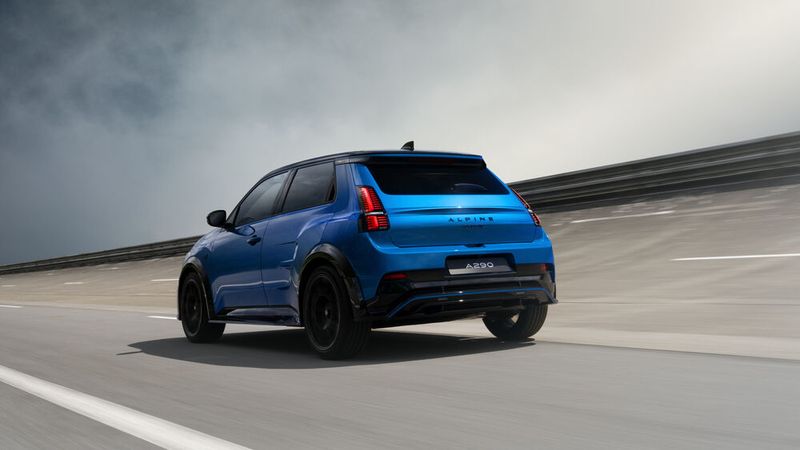 Mit einer Verteilung des Gewichts von 57 Prozent in der Front und 43 Prozent im Heck erreicht das Elektroauto eine recht gleichmäßige Aufteilung. (Bild: Alpine)