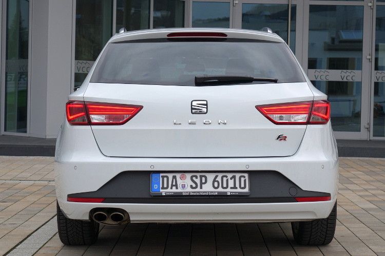 Mit dem 2015 eingeführten 1,4 TSI Motor und 150 PS Leistung dürften manche Autofahrer diese Ansicht des Seat Leon häufiger zu Gesicht bekommen. (Foto: Wolfgang Sievernich)