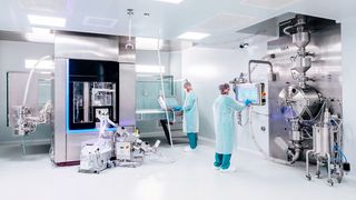 Kontinuierliche Tablettierung in der kürzlich eröffneten Anlage von Hovione in Portugal. (Bild: Hovione)