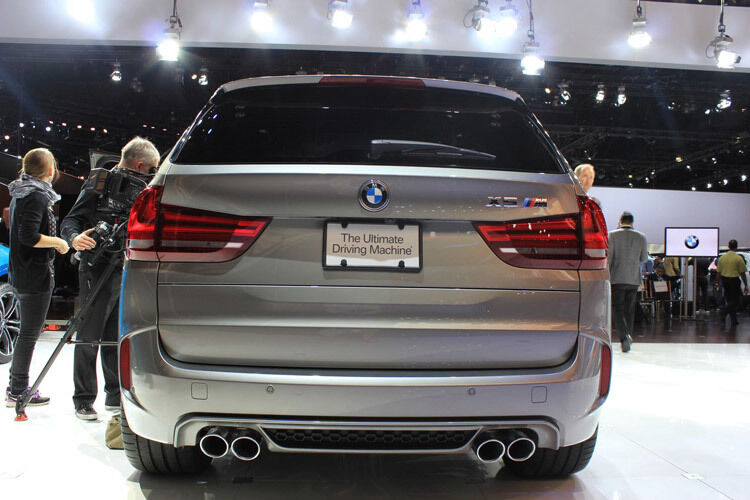 Bei BMW sind die Sportversionen der beiden großen SUVs, der X5 M... (Foto: press-inform)