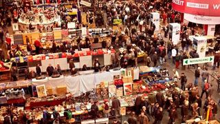 Rund 700 Aussteller machen die Bremen Classic Motorshow zu einem abwechslungsreichen Oldtimerevent. (Messe Bremen)