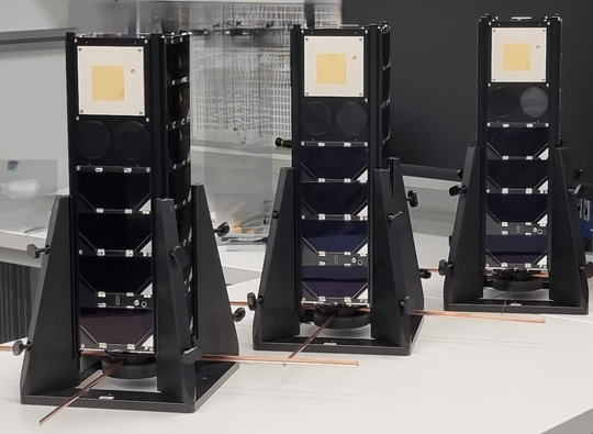 After construction and testing had been completed in Würzburg, the TOM satellites waited in the cleanroom of the Center for Telematics at the beginning of 2026 for transport to the launch site in the USA.(Source:  Klaus Schilling, Center for Telematics Würzburg)