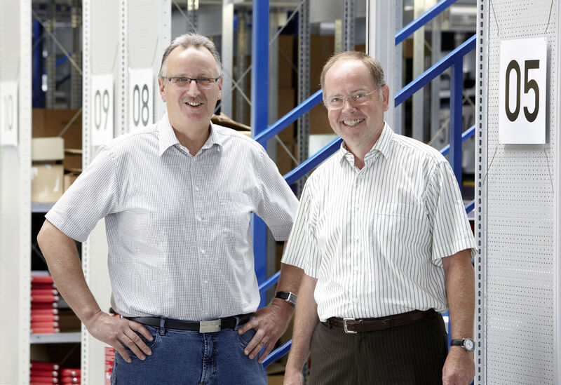 Haben gemeinsam das neue Lager realisiert: Ottmar Rauch, Geschäftsführer der Paul Wiegand GmbH (links), und Meta-Gebietsverkaufsleiter Stephan Dünnebeil. (Bild: Meta)