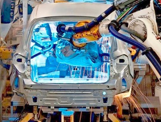 Der deutschen Wirtschaft hat auch der Juli nicht mehr Schwung gegeben, wie neueste Daten belegen. Das Gesamtergebnis wird nach Aussage der Analysten vor allem durch die schwächelnde Automobilindustrie im Land verwässert. Hier Prognosen und Erklärungen ...(Bild:  P. Dukte)