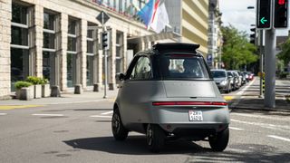 Der Microlino bei seiner Ausfahrt: Sorgt für Aufmerksamkeit. (Micro Mobility Systems)