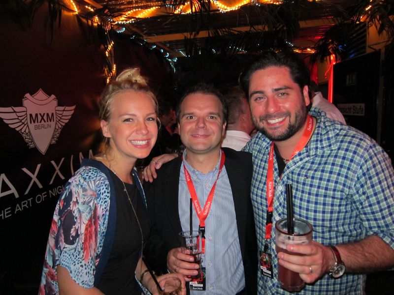 (v. l.) Nicole Laux und Melchior Franke, Schenker Technologies, mit Timo Kusian, Markensturm (Bild: IT-BUSINESS)