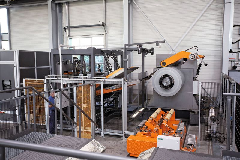 Schutzzäune um die Maschinen und Anlagen gehören mit zu einem umfassenden Sicherheitssystem – hier mit geschlossenem Tor. Bild: Kohler (Archiv: Vogel Business Media)