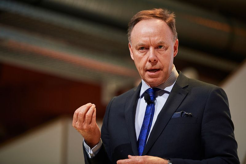 BMW-Vertriebsvorstand Ian Robertson: „Der Handel ist eine der wesentlichsten Säulen, auf die sich unser weltweiter Erfolg stützt.“ (BMW)