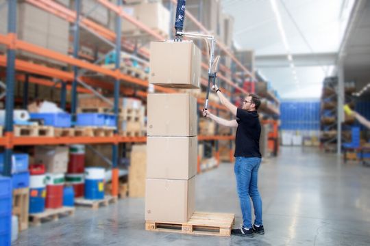 Der neue Vakuum-Schlauchheber von Timmer ermöglicht Stapelhöhen von bis zu 2,60 Metern.(Bild:  Timmer)