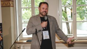 Harald König referiert beim Smart Factory Day 2026 zum KI-gestützten Management der Fähigkeiten der Beschäftigten. (Bild: Charles Diehle)