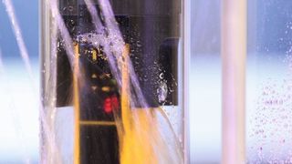 Das verwindungssteife und robuste Lichtgitter mit einer Schockbeständigkeit von 50 G bildet den Auftakt einer neuen Generation von Lichtschranken. (Pilz)