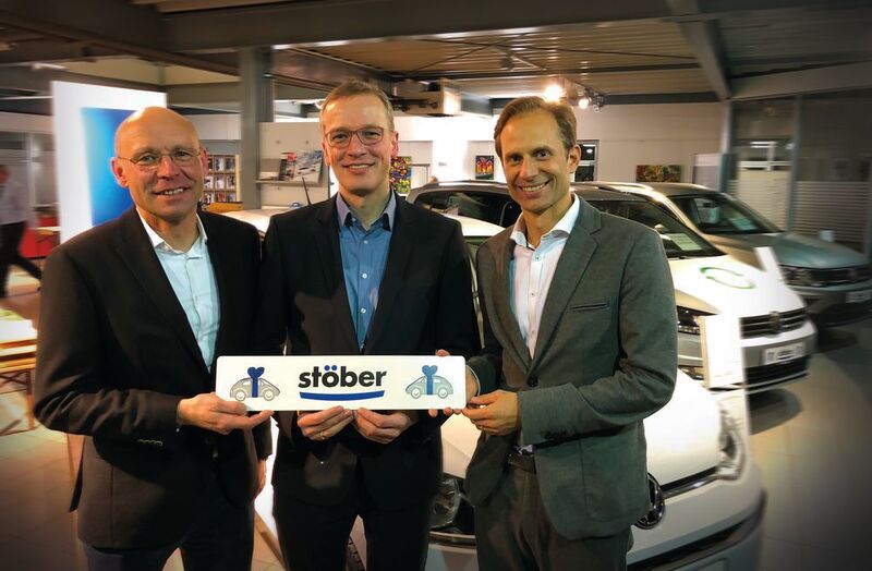 Wollen gemeinsam die Gruppe voranbringen: (v. li.) Torsten und Jörn Stöber arbeiten als Standort-Geschäftsführer weiter in der Autohausgruppe von Florian Glinicke. (Stöber)