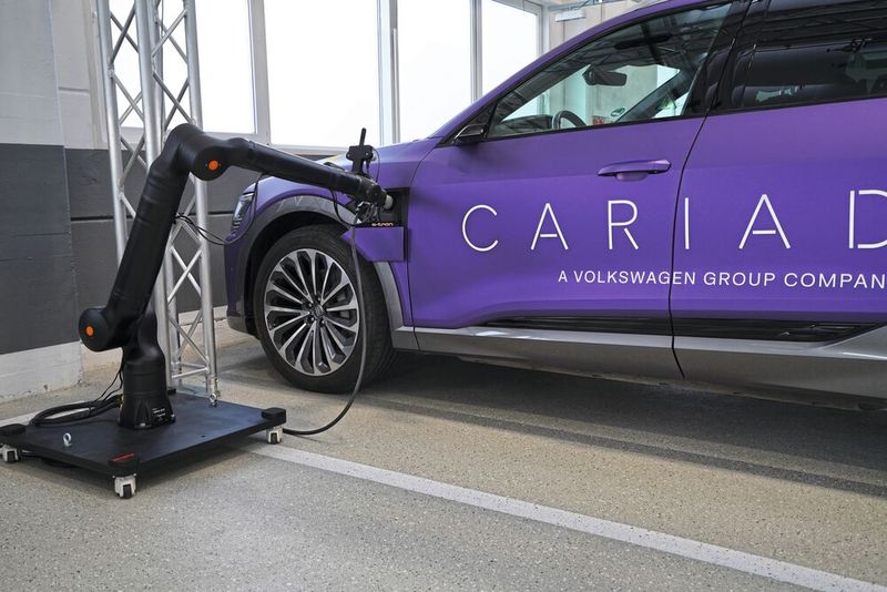 Bosch will künftig per „Automated Valet Charging“ das Laden von E-Autos vereinfachen und Ladesäulen besser ausnutzen. (Bild: Bosch)