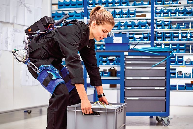 Der Augsburger Robotikspezialist German Bionic Systems hat marktreife Exoskelette für den Einsatz in der industriellen Produktion im Programm.  (German Bionic)