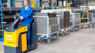 Per Routenzug können größere Materialmengen gleichzeitig befördert werden, die Zahl der Anfahrten reduziert sich. (Bidl: Fetra)