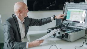 Cyber Resilience Act im Visier: Der Demonstrationsaufbau von Proekspert umfasst eine sichere Fernverwaltung und Firmware-Updates für Geräte –  entwickelt auf Basis von Projekterfahrungen mit  dem deutschen Hersteller Stiebel Eltron.  (Bild: Proekspert)