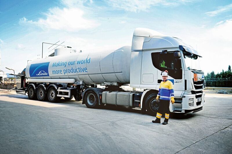 Fill it up! Every year, Linde delivers 18 million tons of liquefied gas via trucks. (Linde)