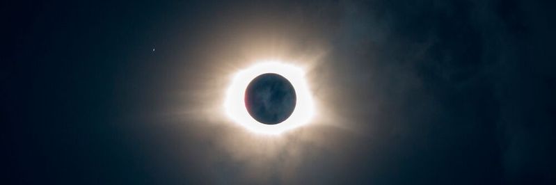 Wie der Mond bei der Eklipse die Sonne überlagert, möchte die Eclipse Foundation mit ihrem Open-Source-Angebot die „embedded“-Szenerie überlagern. Wie der Mond bei der Eklipse die Sonne überlagert, möchte die Eclipse Foundation mit ihrem Open-Source-Angebot die „embedded“-Szenerie überlagern.