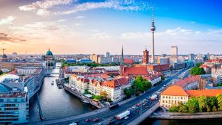 Mit der vorgestellten Strategie begibt sich die Stadt Berlin auf den Weg, eine Smart City zu werden  (© frankpeters – Getty Images Pro via Canva.com)
