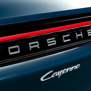 Porsche bietet neben einer Basisversion auch einen E-Hybrid an.(Bild:  Autoren-Union Mobilität/Porsche)