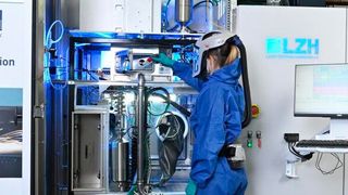 Am Laser Zentrum Hannover (LZH) erforschen Experten, wie man die additive Fertigung (Bild) und das Hartlöten per Laser unter extrem sauerstoffarmer Atmosphäre optimieren kann. Denn das hat den Vorteil, dass keine Oxidationseffekte mehr stören können. Hier ein erstes Fazit ... (Bild: LZH)