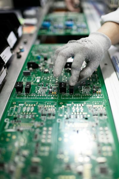 Leiterplattenbestückung bei Ikor (Bild: EBM-Papst)