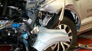 Crashtest bei Euro NCAP. Der neue VW Golf 8 soll Probleme mit der Elektronik haben – deshalb will Volkswagen laut „Spiegel“ das Modell schnellstmöglich in den Markt bekommen, um die neuen Crashtest-Anforderungen zu umgehen. (Volkswagen)