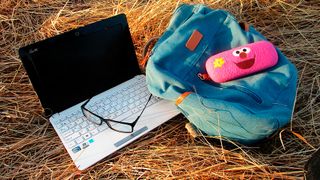 Nicht immer heißt Homeoffice auch Arbeiten am heimischen Schreibtisch – Sicherheit und Datenschutz müssen dann umso mehr beachtet werden.  (Bild: frei lizenziert Elena Mullagaleeva - Pixabay)