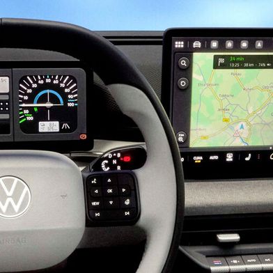 Nimmt sich auf Knopfdruck Anleihen beim Golf 1 bzw. Polo/Derby 2 aus den 80ern: Das neue Tacho-Display beim VW ID. Polo. (Bild: VW AG)