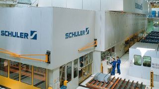 Das modular aufgebaute elektronische 3-Achs-Transfersystem von Schuler muss passgenau in die Transferpresse integriert werden. (Schuler)