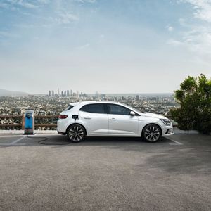 Kommendes Jahr will Renault den aktuellen Mégane in der fünftürigen Karosserievariante auch als Plug-in-Hybrid anbieten.(Bild:  Renault)