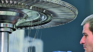 MTU Aero Engines entwickelt den neuen Werkstoff Titanaluminid für Turbinenschaufeln. (Bild: MTU/www.andy-ridder.de)