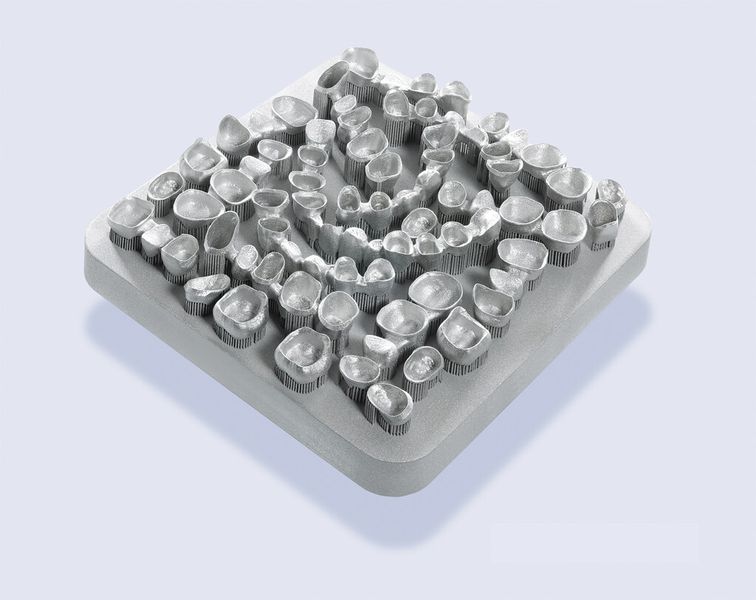Bild 1: Zahnersatz-Arrangements aus Rematitan CL von Dentaurum, hergestellt.... (Bild: Concept Laser)