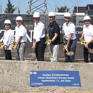 Beim Spatenstich von links: Veronika Neumeister, Administration CME, Markus Reissig, Geschäftsführer CME, Christof Bolay, Oberbürgermeister Ostfildern, Heiko Bar, Architekt Vollack GmbH & Co. KG, Andreas Scheithauer, Prokurist, Kaufm. Leiter CME, Addlen Trabelsi, Prokurist und Vertriebsleiter Europa CME.(Bild:  Citizen Machinery Europe GmbH)