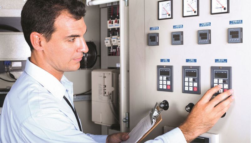 Auch unsere Arbeitswelt wird sich durch die Dynamisierung nachhaltig ändern. Im hochflexiblen Smart Manufacturing der Zukunft werden Fertigungsmitarbeiter wohl auf die Rolle von Kontrolleuren für autonom arbeitende Systeme reduziert. (Underwriters Laboratories)