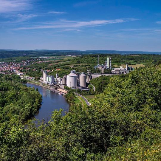 Die Anlage im Zementwerk Lengfurt soll 2025 mit einer Abscheidekapazität von ca. 70.000 t CO₂ pro Jahr in Betrieb gehen.(Bild:  Linde)