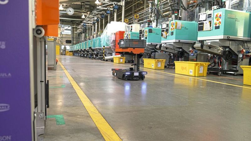 Einfach installiert und schnell amortisiert ermöglicht der Rebel Move den kostengünstigen Einstieg in die Automatisierung von Logistikprozessen.  (Bild: Igus)