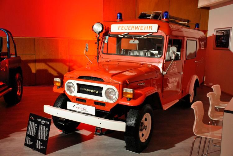 Äußerst seltenes Objekt der Kategorie Lalü-lala: Diesen Spezialumbau auf Basis eines Landcruiser J4 hatte einst die Feuerweher der Tiroler Gemeinde Reith für sich als alpines Löschfahrzeug anfertigen lassen. (Bild: Dominsky)