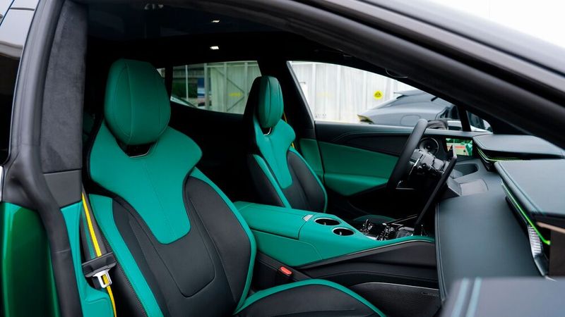 Auch die Sicherheitsgute setzen auf prägnante Farbakzente. (Bild: Lotus)
