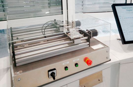 Auf der Hannover Messe 2020 zeigt das Fraunhofer IPK einen Demonstrator mit zwei Umlaufspindeln. Das Smart-Maintenance-System kann weit mehr als eine klassische Zustandsüberwachung. Auf der Hannover Messe 2020 zeigt das Fraunhofer IPK einen Demonstrator mit zwei Umlaufspindeln. Das Smart-Maintenance-System kann weit mehr als eine klassische Zustandsüberwachung.